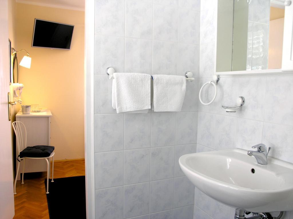 Отель House Rozi Palit Номер фото