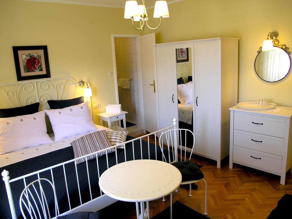 Отель House Rozi Palit Номер фото